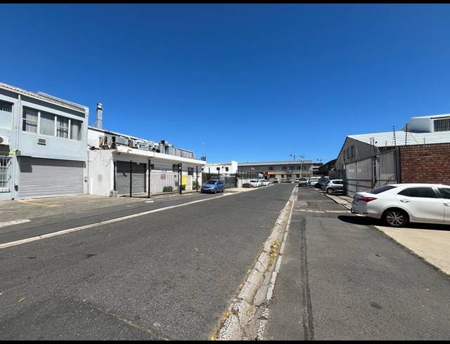 530M² WAREHOUSE TO LET IN PAARDEN EILAND